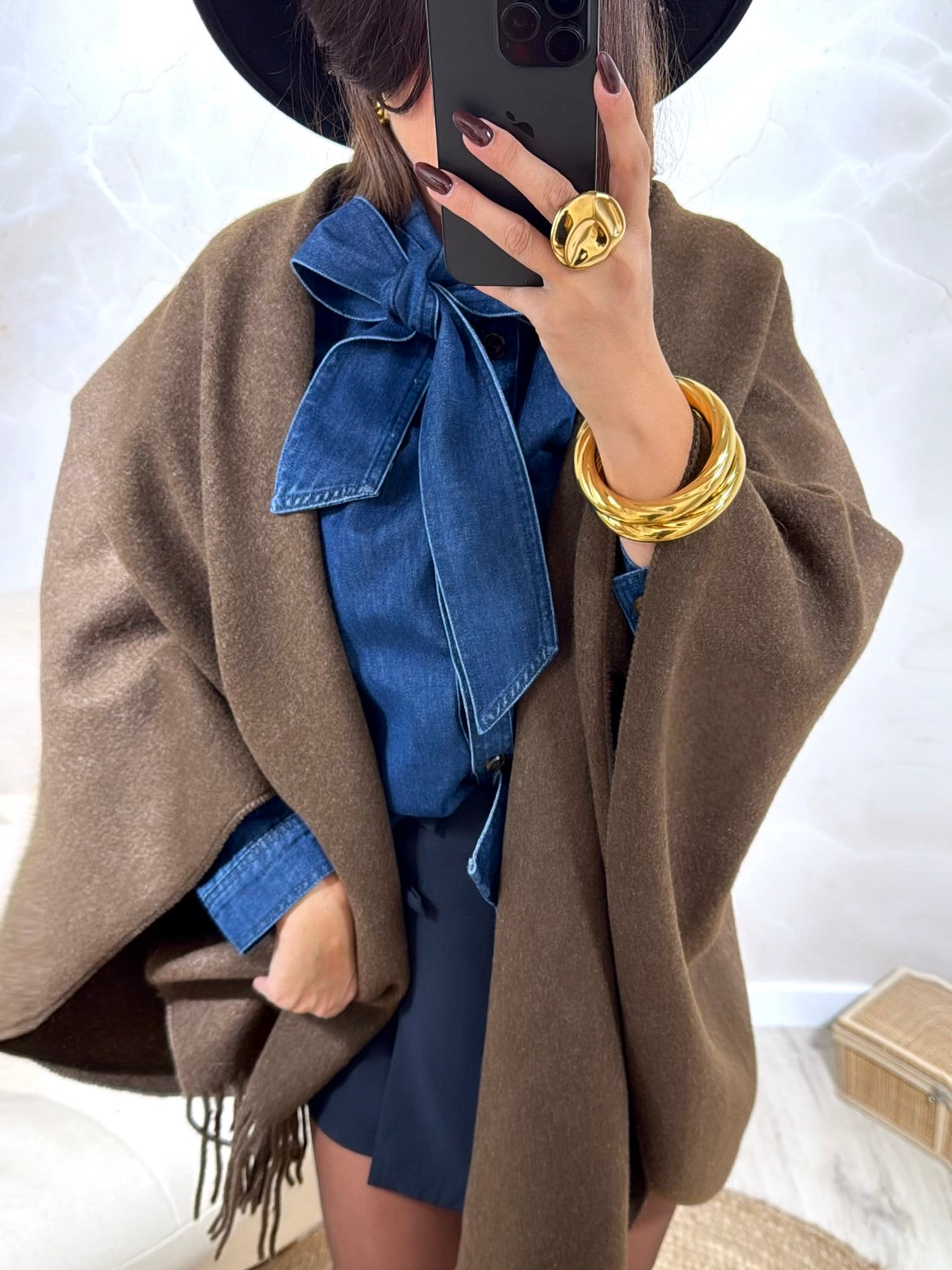 Poncho Ava